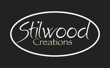 Logo Stilwood. Werner Stilmant. Steigerhouten meubelen.
