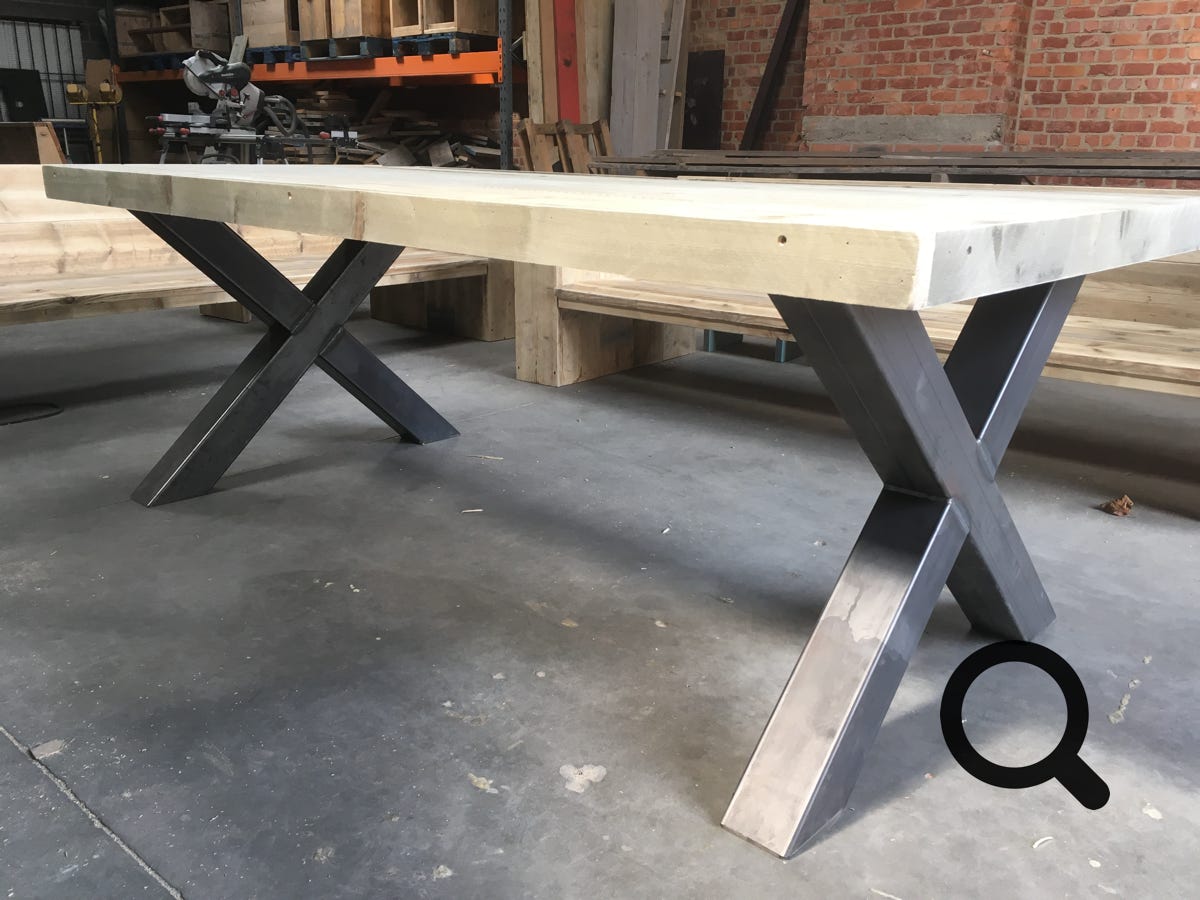 Industriële tafel ; stalen X onderstel. In combinatie met gebruikt steigerhout. Steigerhout.  Stilwood, Werner Stilmant, Kontich, Edegem